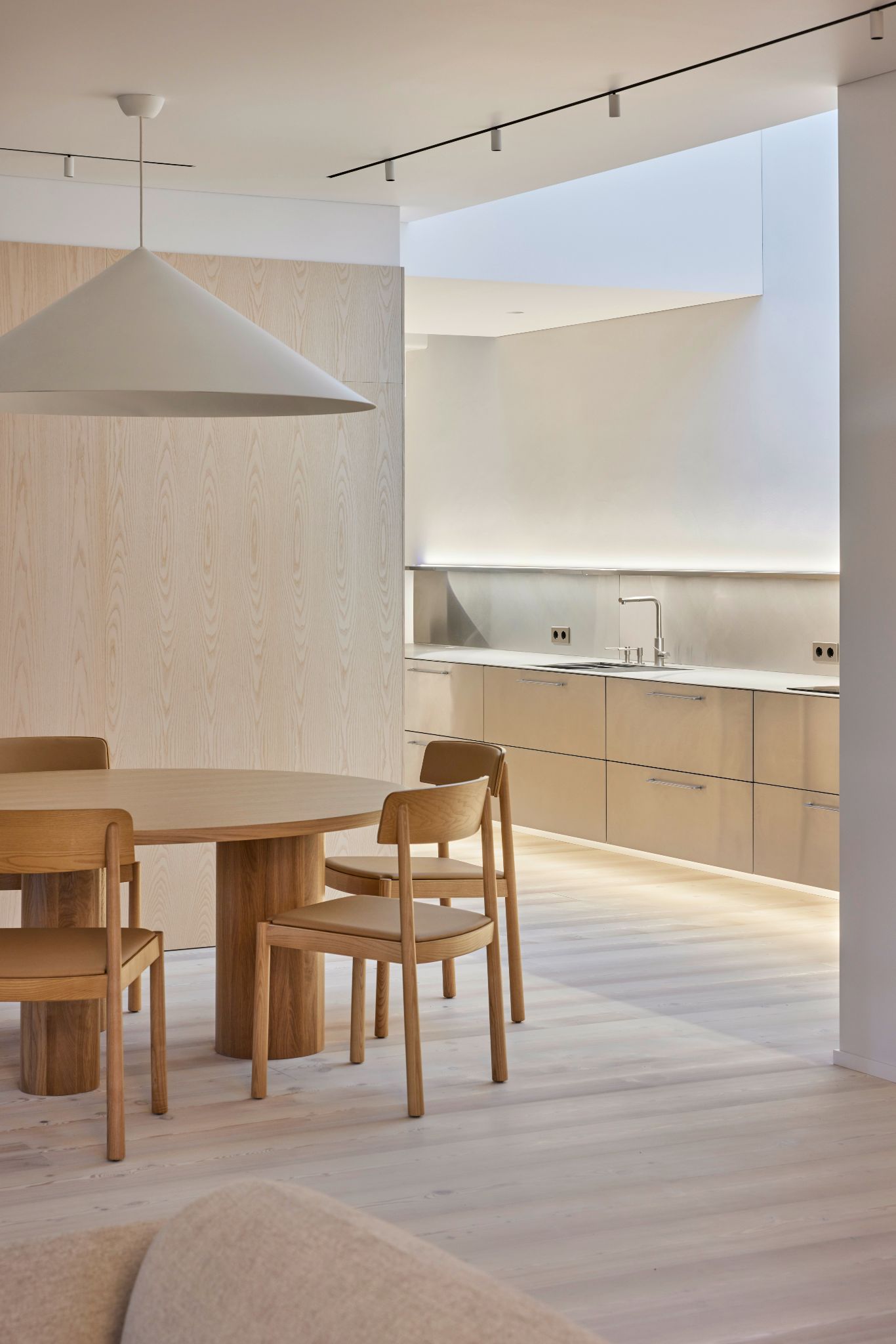 17835 LABDBTZ 00000005 copyright norbert tukaj mafi.com