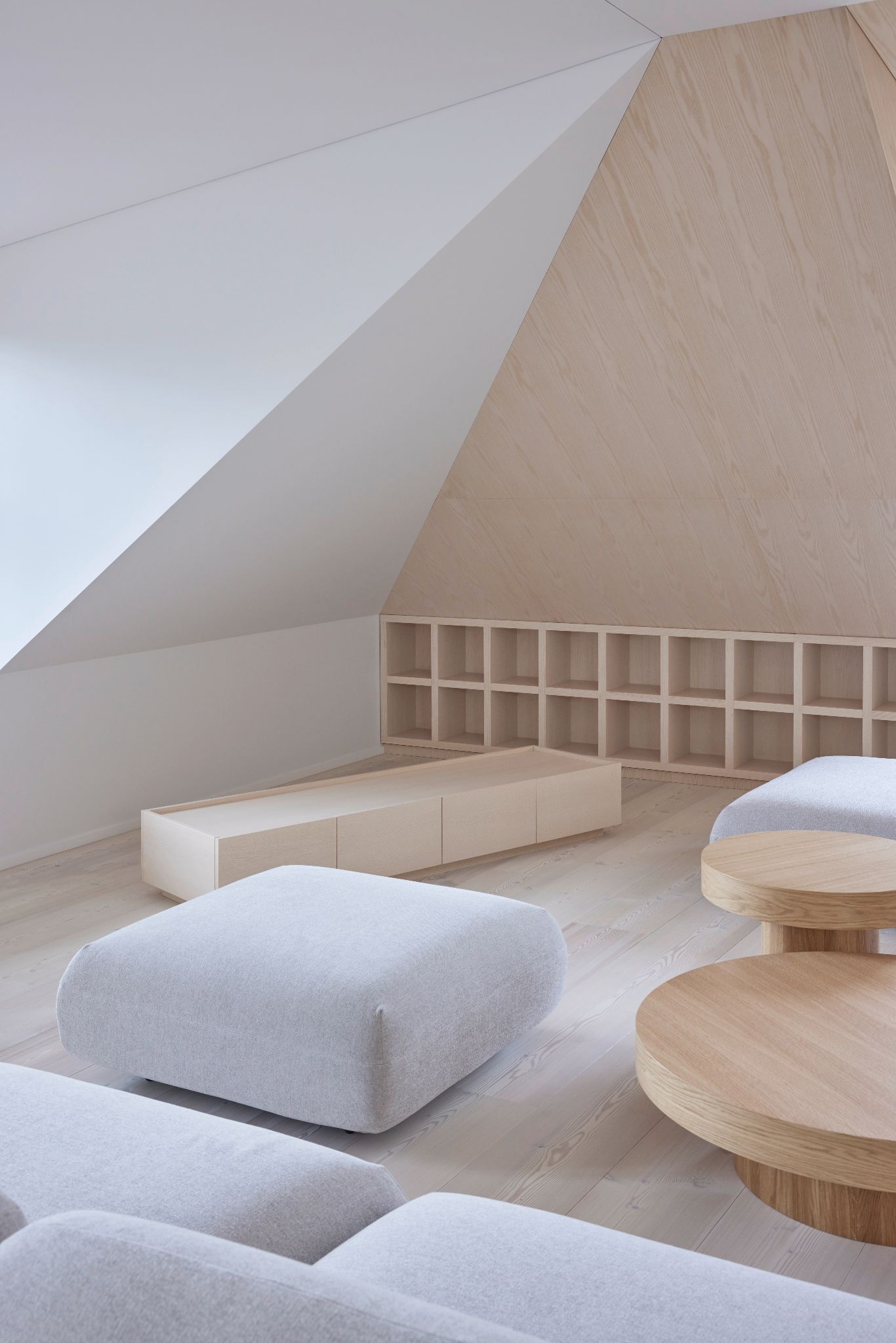 17836 LABDBTZ 00000004 copyright norbert tukaj mafi.com